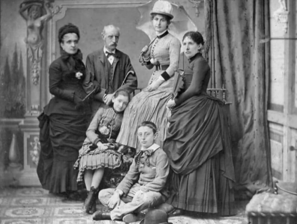 La Famiglia Sacchetti nel 1880 ritratta con i parenti Barberini e Serlupi Crescenzi