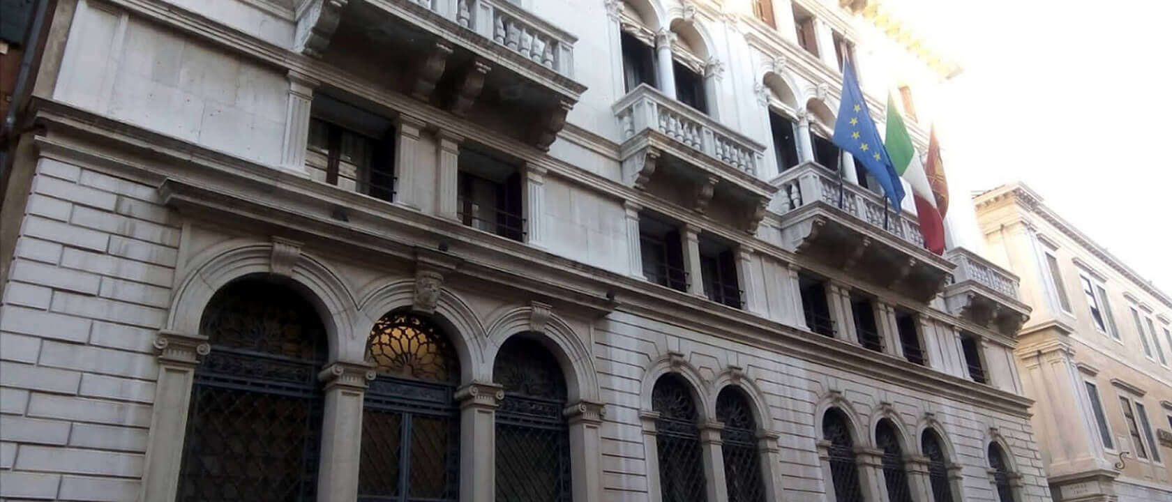 Il libro di Andrea Cotticelli è tra le nuove acquisizione della Biblioteca del Consiglio Regionale del Veneto