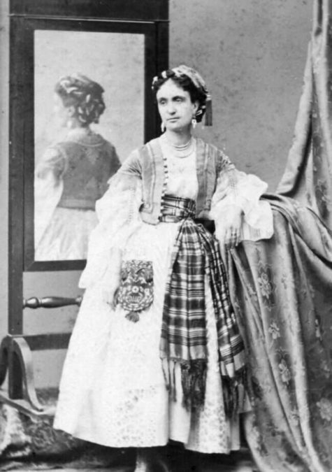 Beatrice al ballo dei Principi Borghese per il Carnevale del 1866 in costume di popolana della Campagna Romana