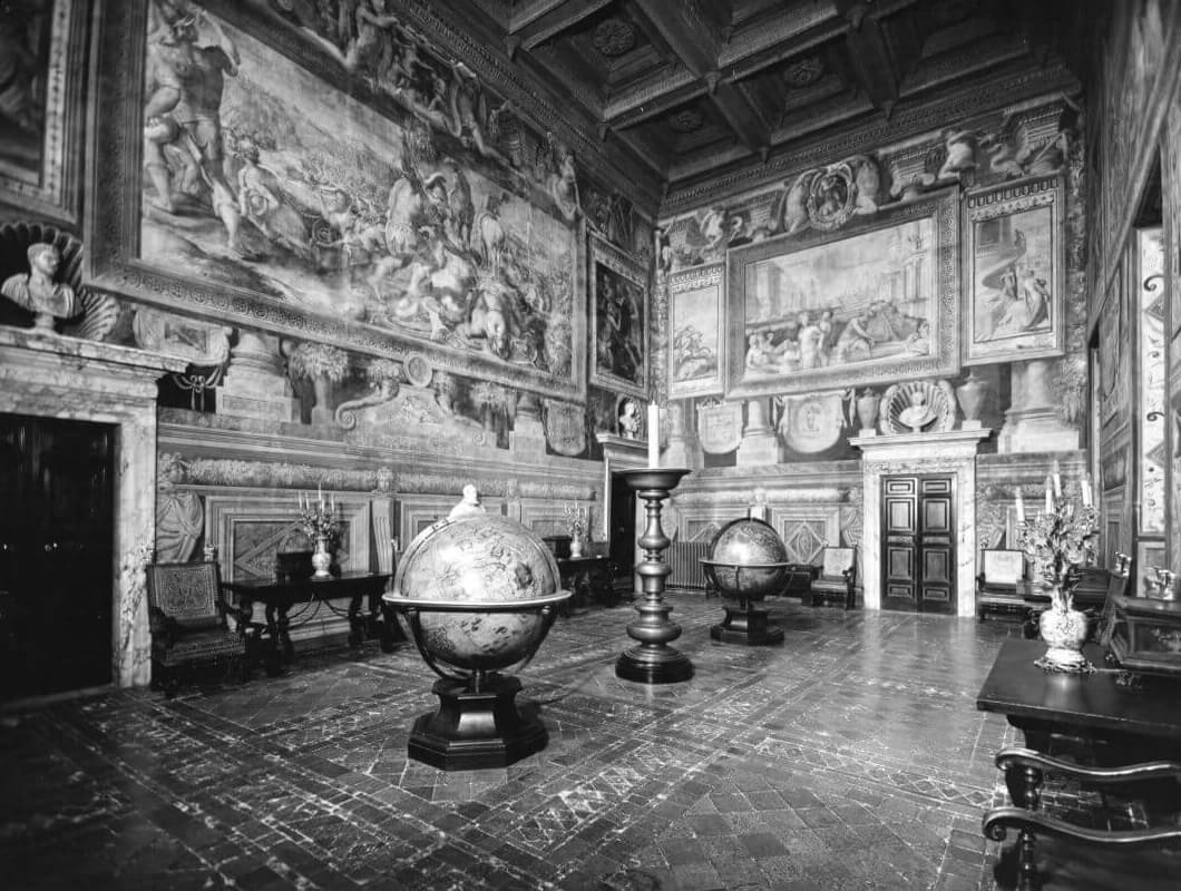 Palazzo Sacchetti in Via Giulia a Roma: Sala delle Udienze o Sala dei Mappamondi