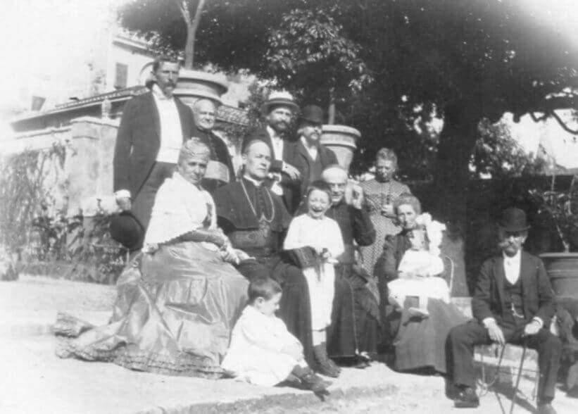 La Famiglia Sacchetti nel 1899 ritratta con i parenti Barberini e i cardinali Vannutelli e Casali del Drago