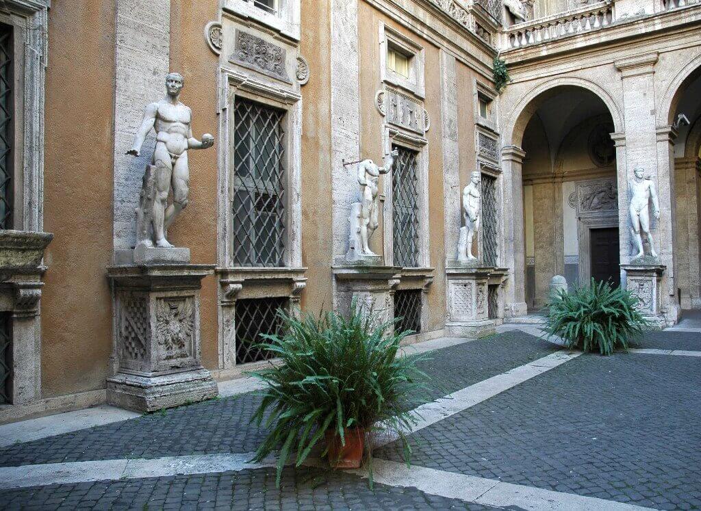 La Biblioteca ha sede a Palazzo Mattei di Giove in Via Michelangelo Caetani 32 a Roma