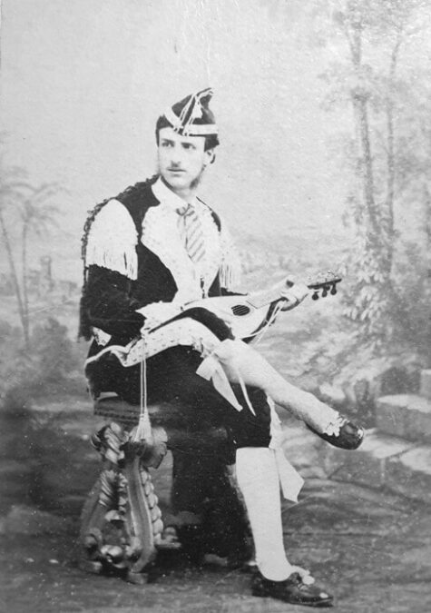 Il Principe Filippo Massimo Lancellotti (1843-1915) in costume da Figaro.(Foto Collezione di A. Cotticelli)