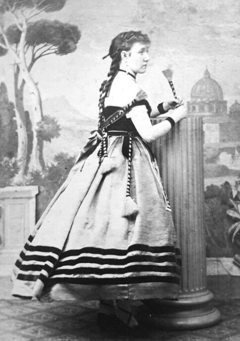 La Marchesa Rosa Lavaggi (1836-1899) in costume da Soubrette.(Foto Collezione di A. Cotticelli)
