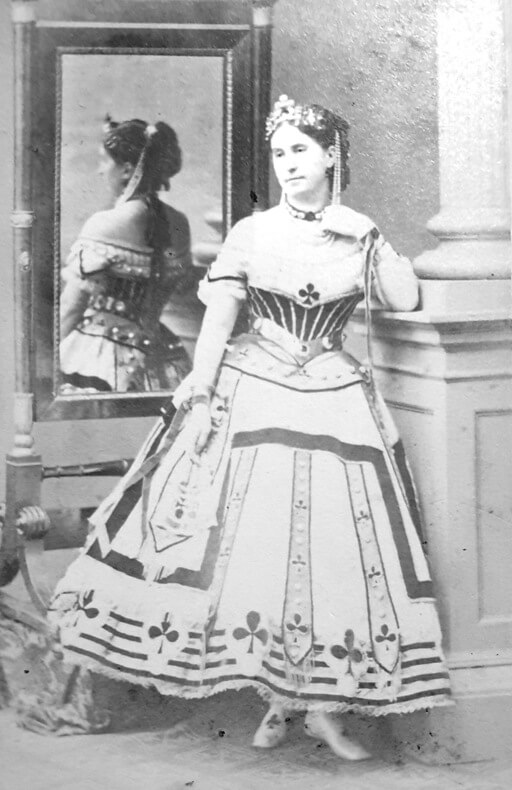 La Principessa Maria Carolina Pallavicini (1834-1910) in costume da Regina di Fiori. (Foto Collezione di A. Cotticelli)
