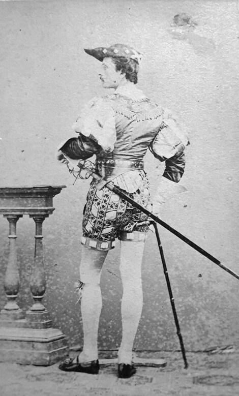 Il Conte Carlo Lovatelli (1843-1892) in costume da Spadaccino al Ballo Borghese 1866 (Collezione A. Cotticelli)
