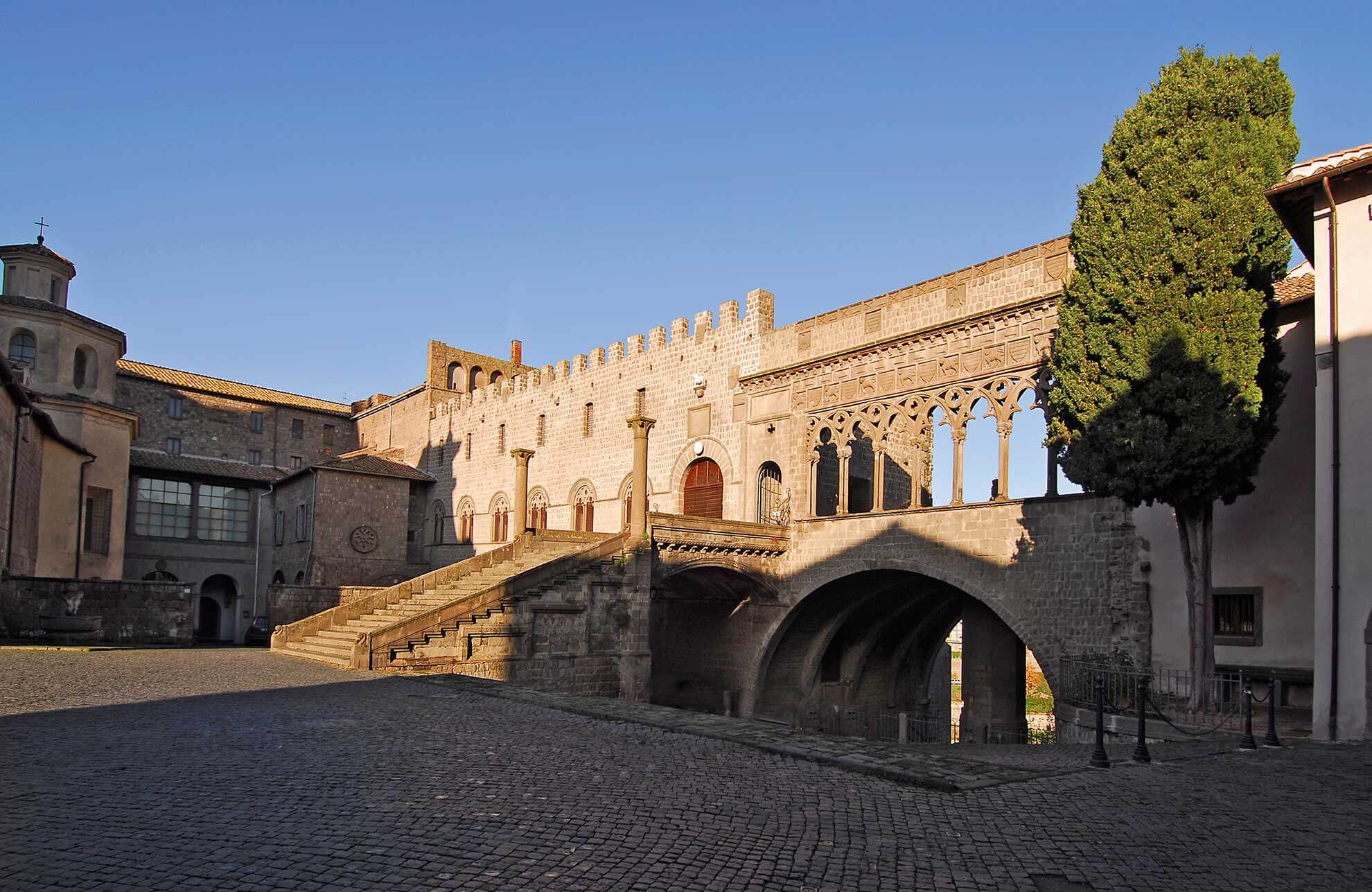 La Biblioteca del Centro di Ricerche per la Storia dell’Alto Lazio ha sede nel medievale Palazzo dei Papi a Viterbo