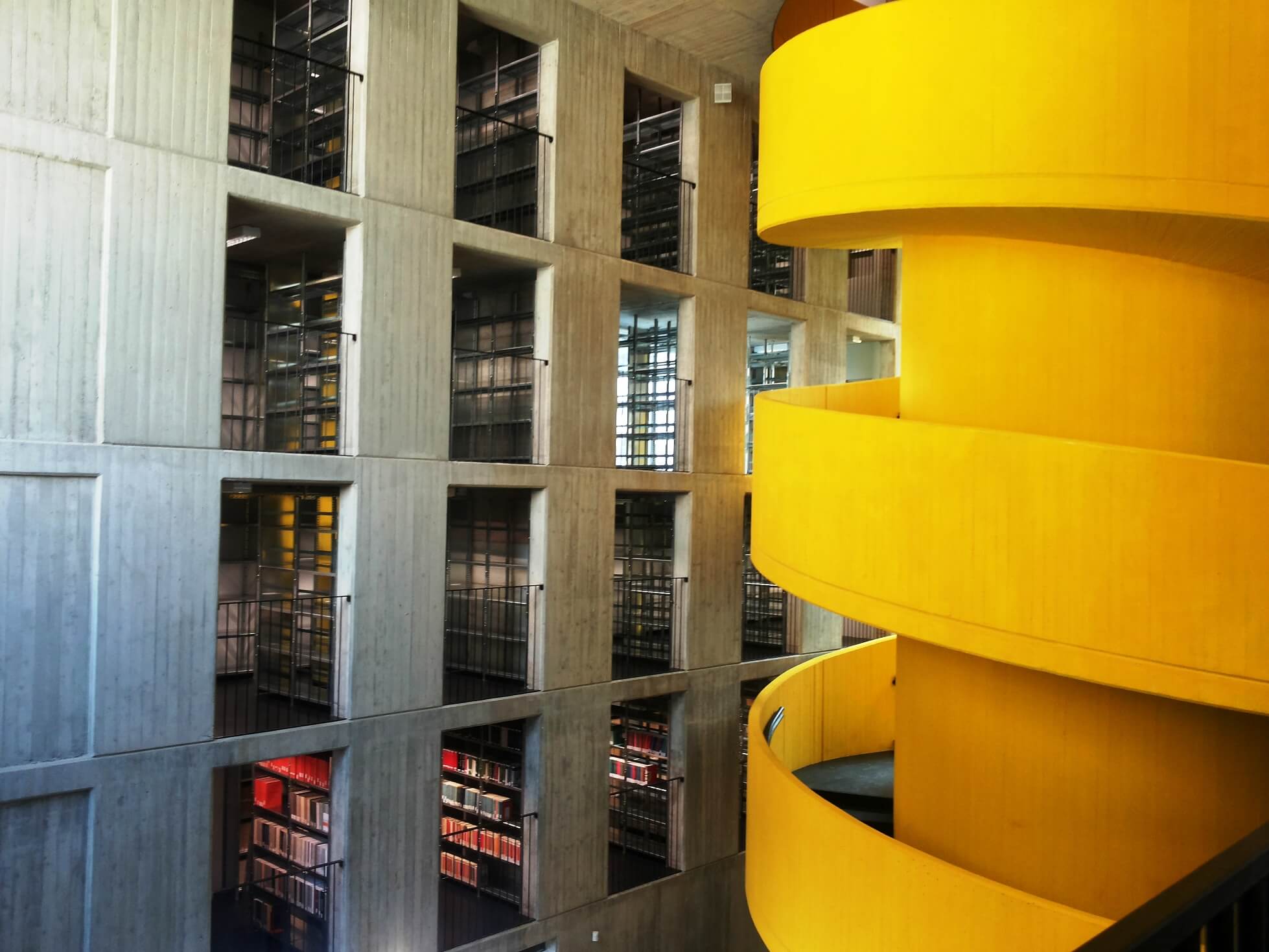 Il libro di Andrea Cotticelli si trova presso La Biblioteca dell’Istituto Nazionale Ferruccio Parri a Milano