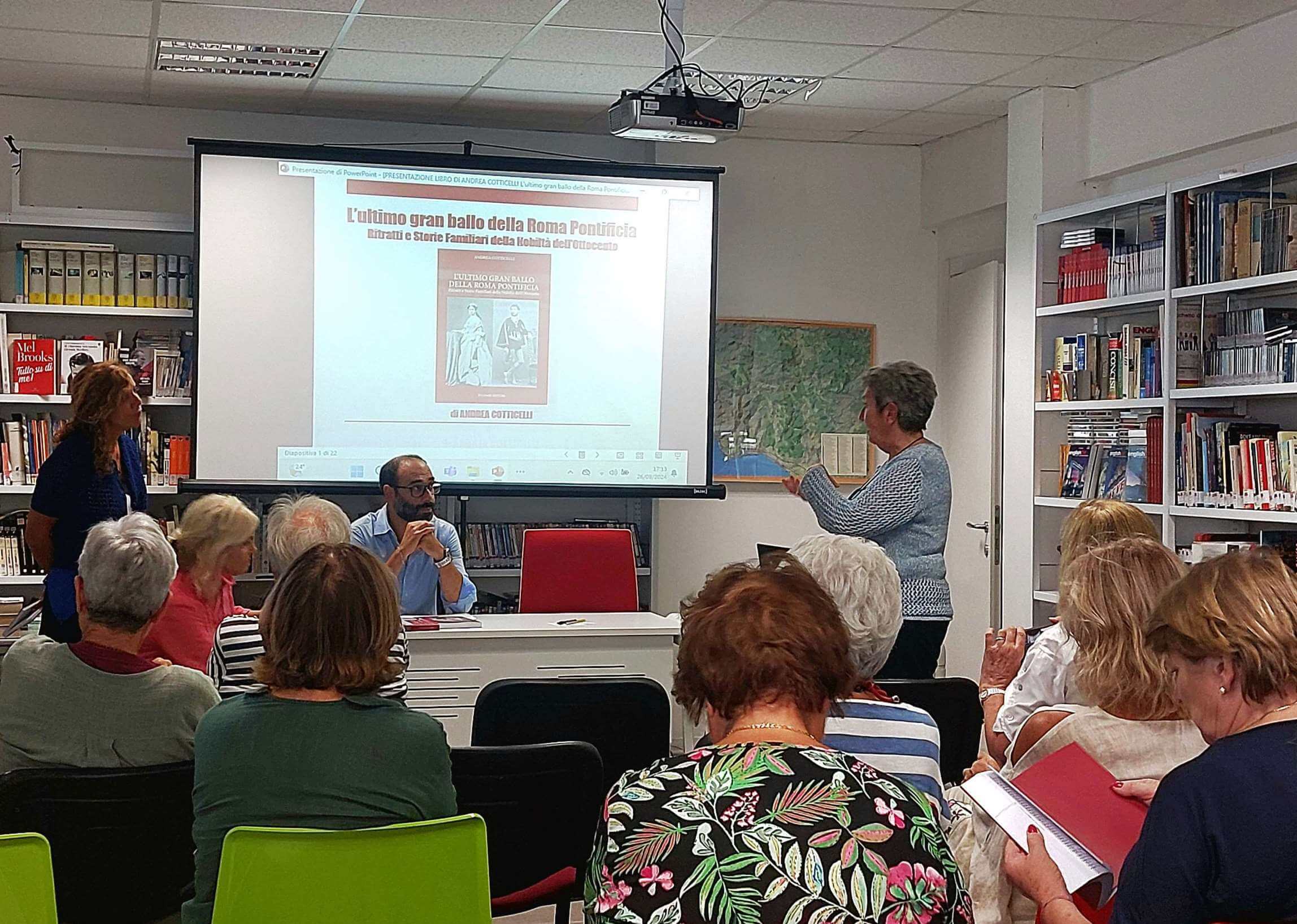 Il giornalista e scrittore Andrea Cotticelli ha presentato il 26 Settembre 2024 alla Biblioteca di Santa Marinella il suo libro “L’ultimo gran ballo della Roma Pontificia”