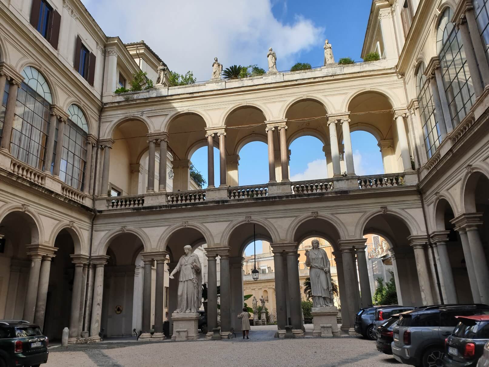 A Palazzo Borghese il giornalista e scrittore Andrea Cotticelli presenta il libro “L’ultimo gran ballo della Roma Pontificia”
