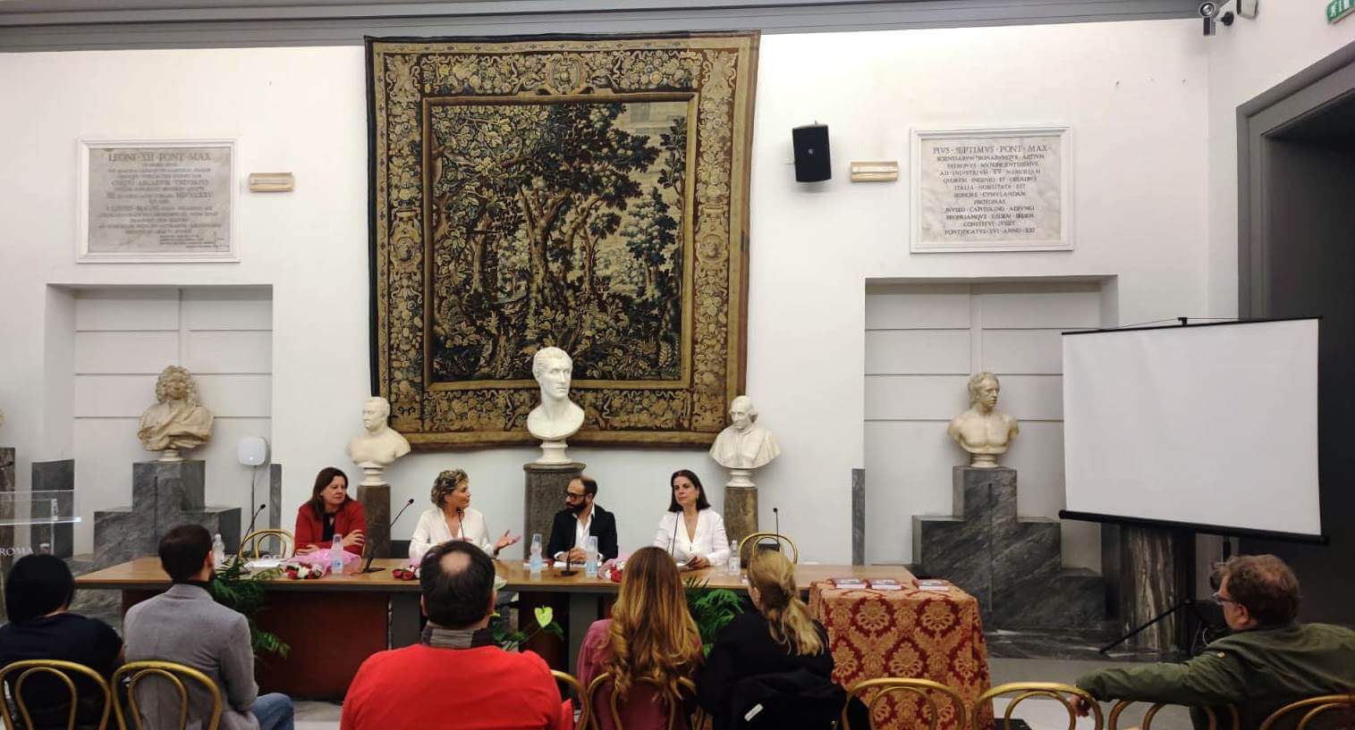 Il giornalista e scrittore Andrea Cotticelli ha presentato il 16 Aprile nella Sala Laudato Si del Palazzo Senatorio in Campidoglio il suo libro “L’ultimo gran ballo della Roma Pontificia”