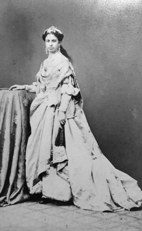 Tra i protagonisti del libro di Andrea Cotticelli la Principessa Giulia Orsini (1847-1909) in costume da Caterina Cornaro (Collezione di A. Cotticelli)