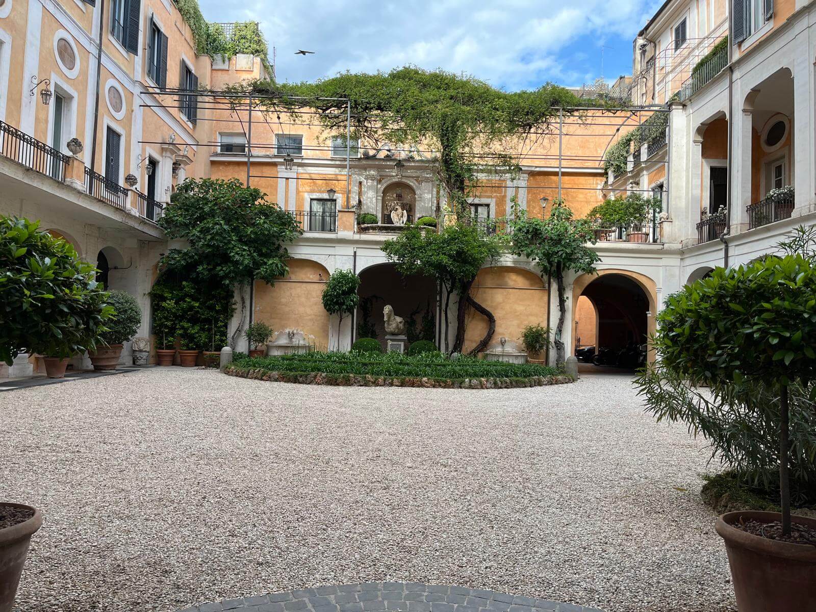 A Palazzo Torlonia domenica 25 Maggio alle ore 11.00 il giornalista e scrittore Andrea Cotticelli racconta “L’ultimo gran ballo della Roma Pontificia”