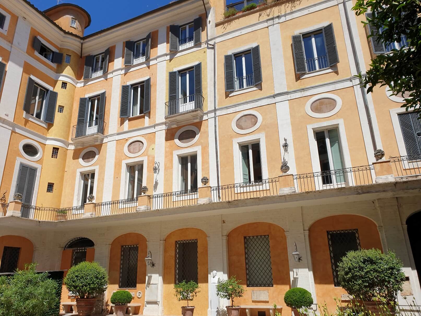 La Presentazione del libro di Andrea Cotticelli a Palazzo Torlonia si è tenuta in occasione di Cortili Aperti a Roma 2025 promossa da ADSI – Lazio