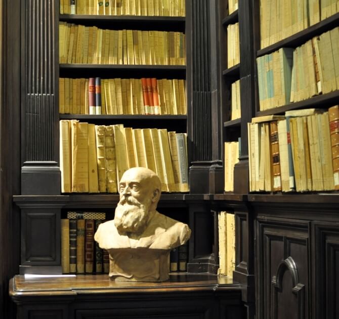 Il libro di Andrea Cotticelli “L’ultimo gran ballo della Roma Pontificia” si trova presso la Biblioteca della Fondazione Primoli a Roma