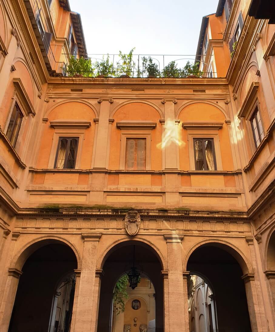 Palazzo Caetani in Via delle Botteghe Oscure 32 a Roma sede della Fondazione Camillo Caetani