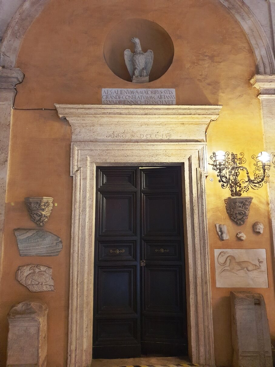 Il Convegno Internazionale si è tenuto nelle sale dell’Archivio gentilizio della famiglia Caetani di Sermoneta presso il Palazzo Caetani di Roma sede della Fondazione Camillo Caetani