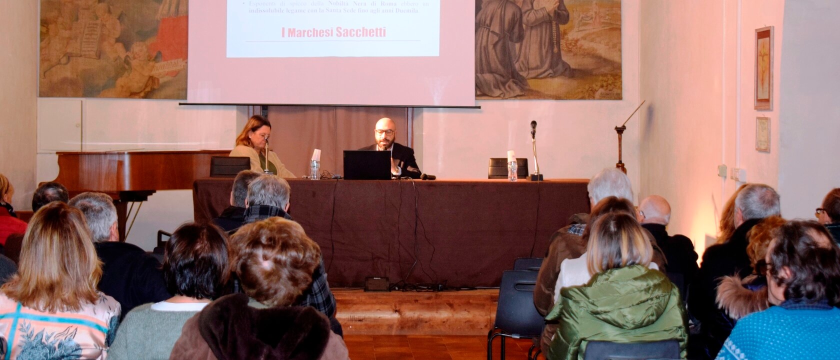 Andrea Cotticelli racconta <br>“I Sacchetti e i grandi Papi del Novecento”. <br>Conferenza alla STAS di Tarquinia sulla nobile famiglia romana <br>e il suo rapporto con il Vaticano Andrea Cotticelli racconta “I Sacchetti e i grandi Papi del Novecento”. Conferenza alla STAS di Tarquinia sulla nobile famiglia romana e il suo rapporto con il Vaticano