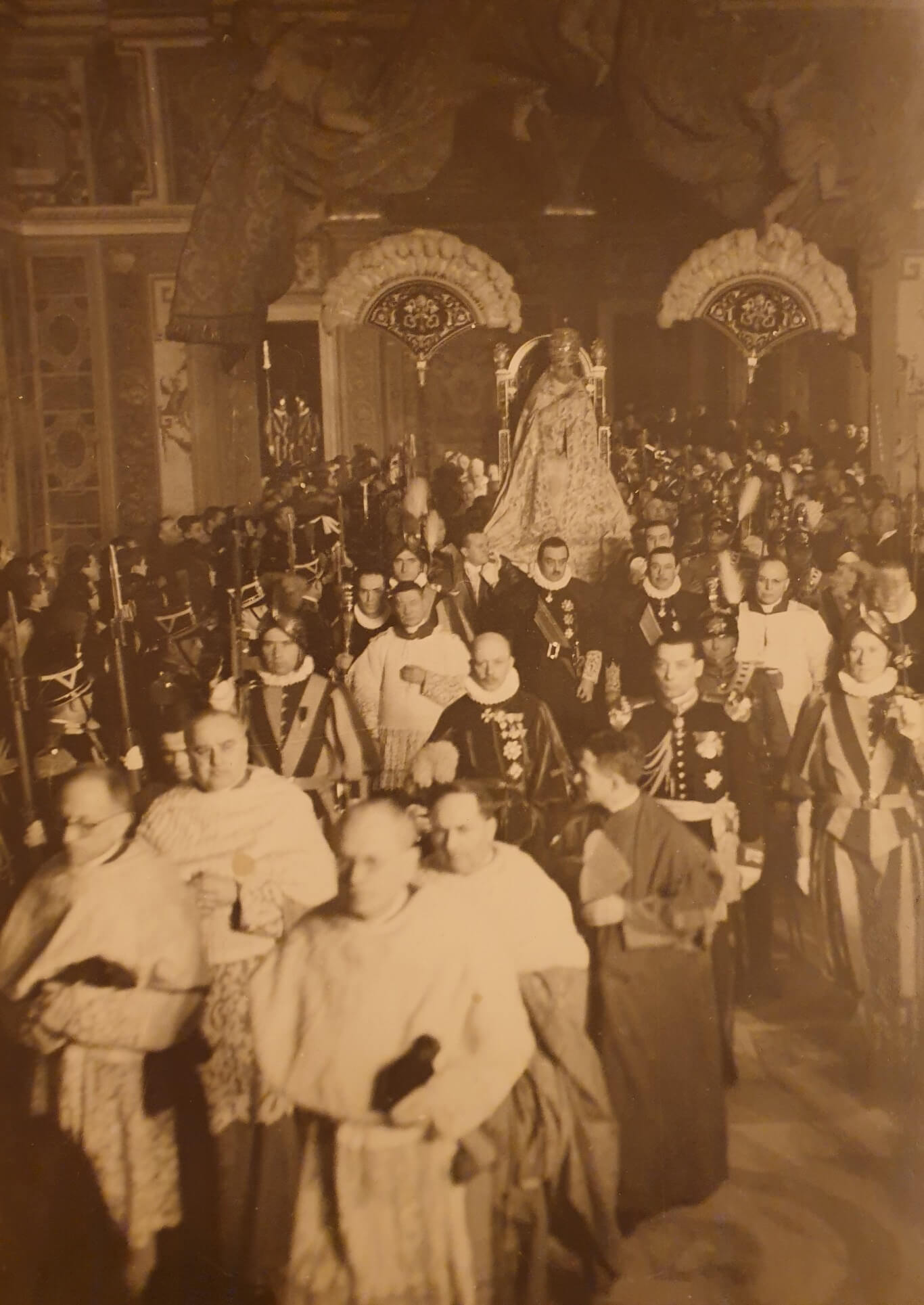 Il Marchese Giovambattista Sacchetti dirige il Corteo Papale di Pio XII (Collezione A. Cotticelli)