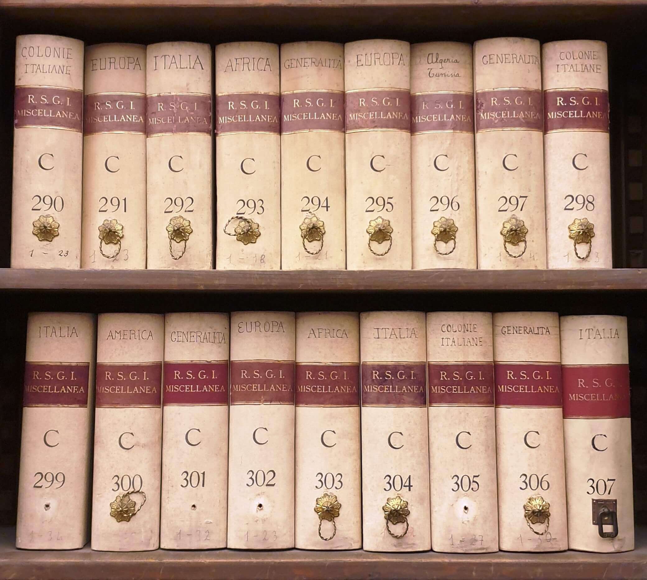 L’Archivio Storico della Società Geografica Italiana custodisce la preziosa documentazione dei suoi rapporti con geografi, esploratori, viaggiatori, uomini di scienze e di cultura