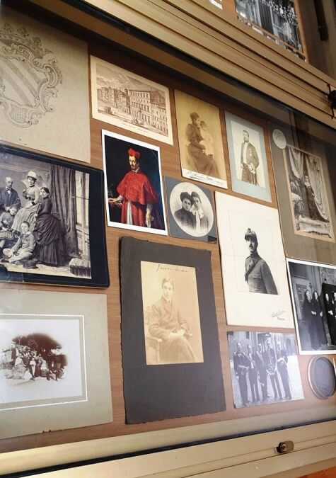 La Mostra curata da Andrea Cotticelli <br>dedicata ai Sacchetti e ai Papi è un successo. <br>La STAS proroga di tre mesi “100 anni di Giubileo” <br>a Palazzo dei Priori di Tarquinia